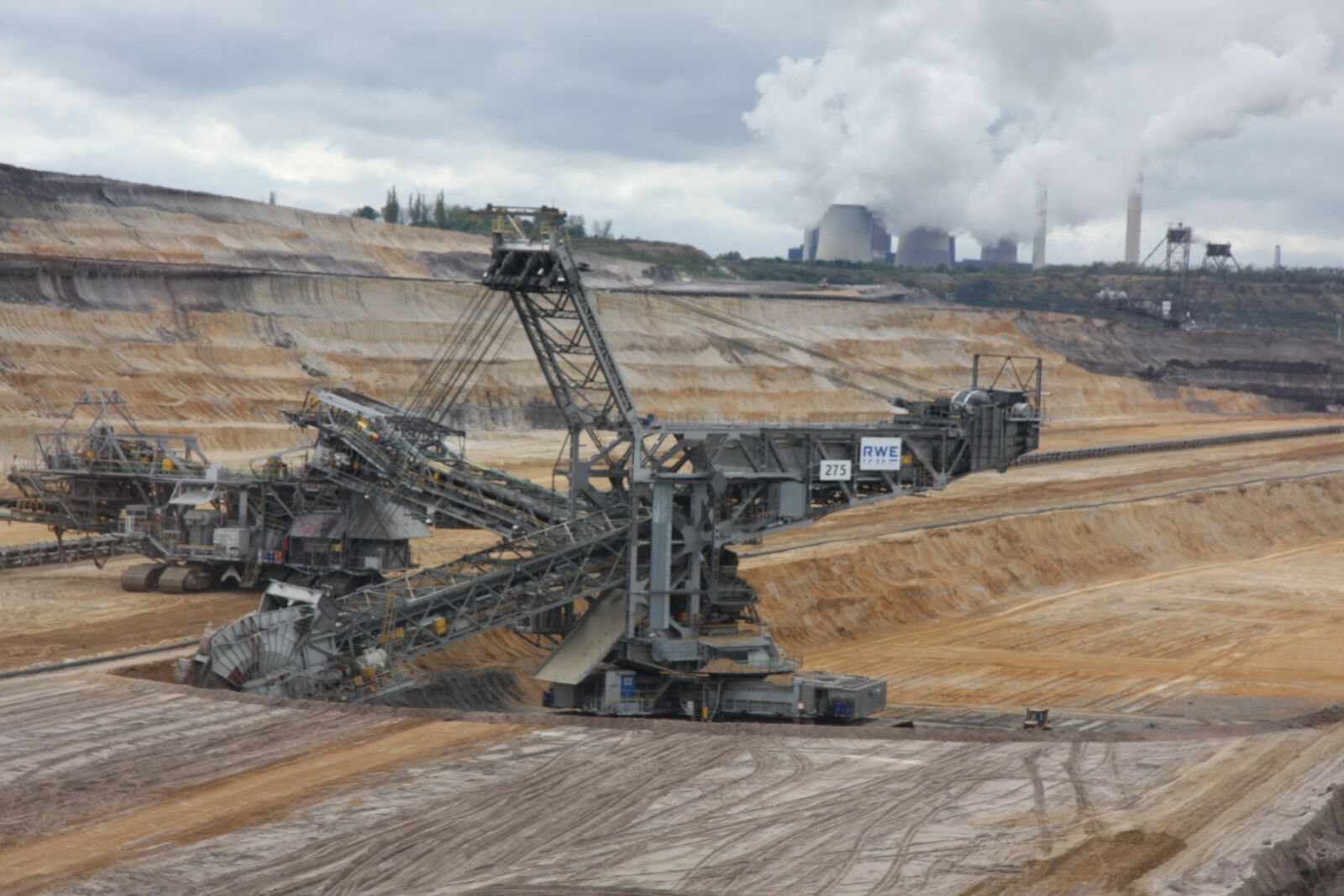 Canon EOS 40D sample photo. Brown coal, rwe, energy photography