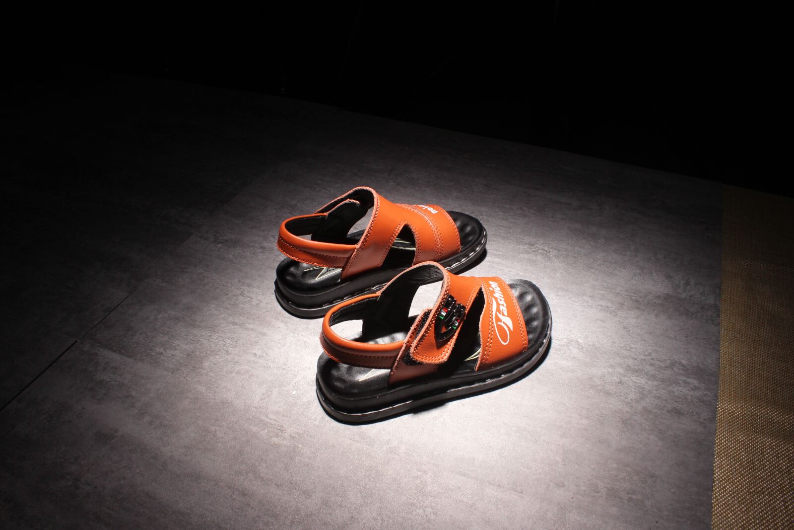 Canon EOS 600D (Rebel EOS T3i / EOS Kiss X5) sample photo. Children's shoes, sandals, breathable photography