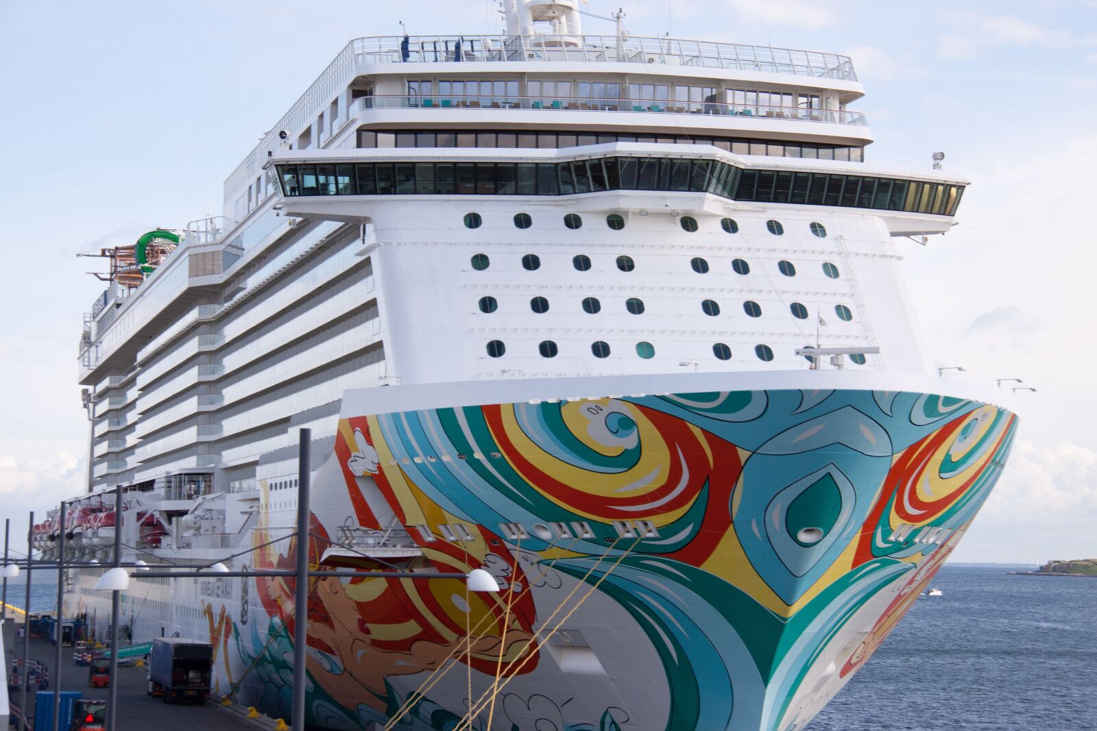 Canon EOS 50D sample photo. Cruise ship, offset, colorful photography