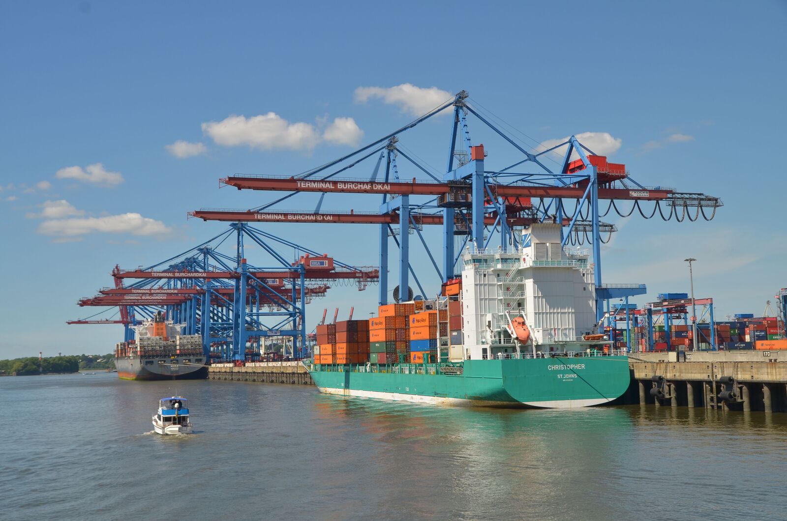 Nikon D7000 sample photo. Hamburg, ship crane terminal photography