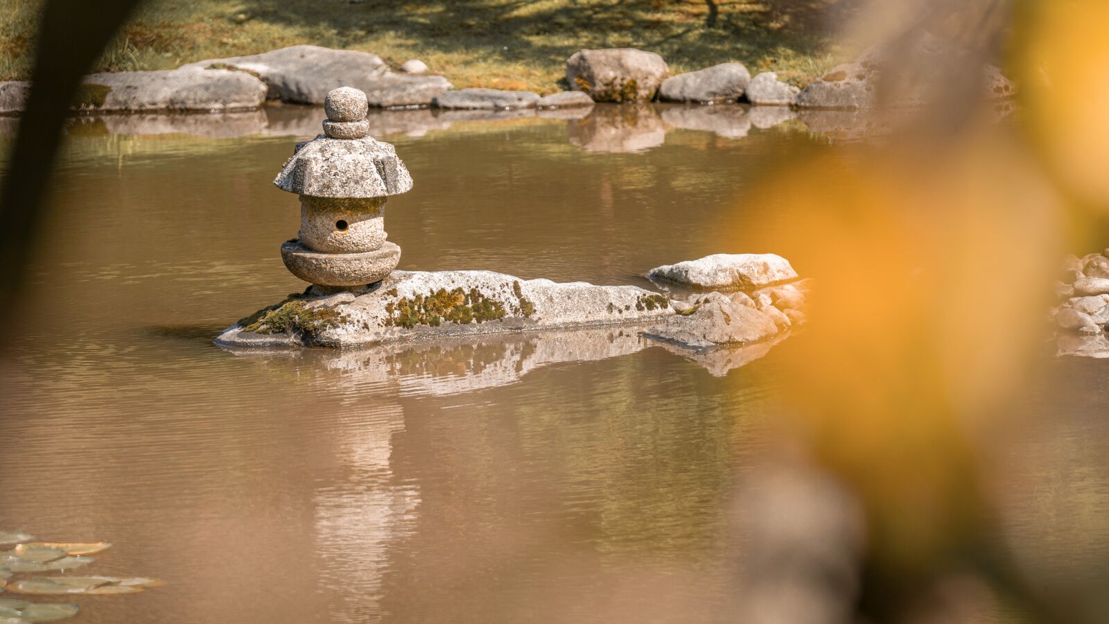 Sony a6000 + Sony FE 70-200mm F4 G OSS sample photo. Japanese, garden, zen photography