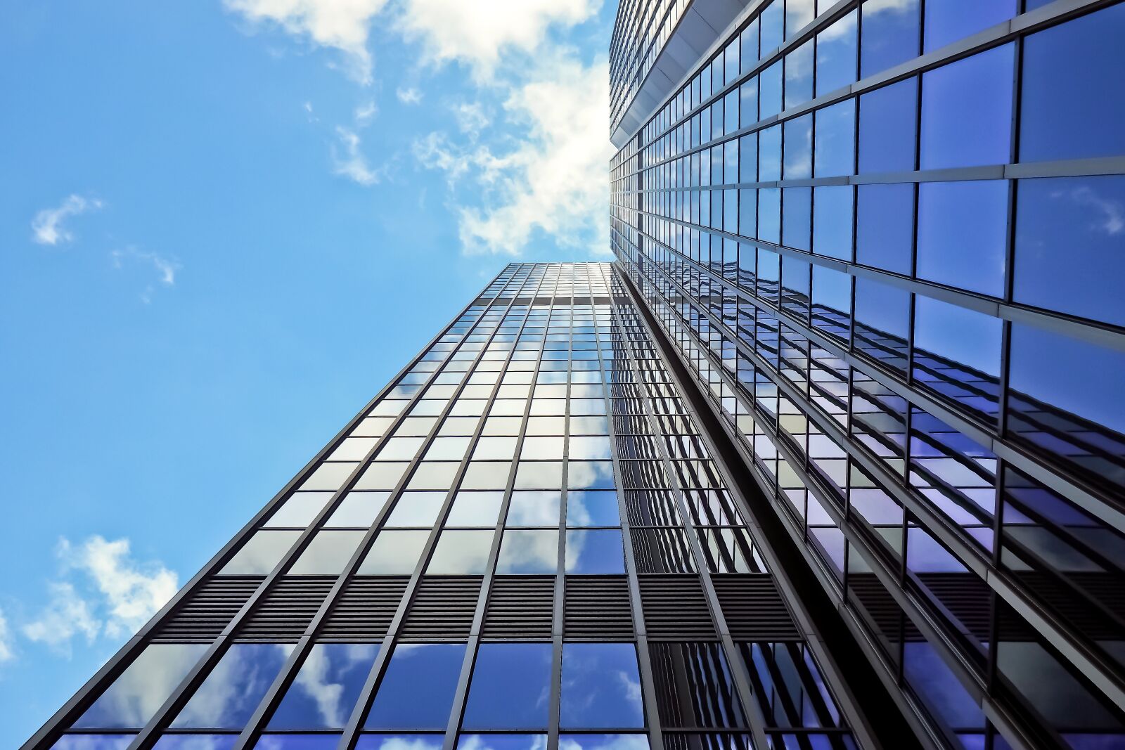 Olympus OM-D E-M10 sample photo. Architecture, skyscraper, glass facades photography