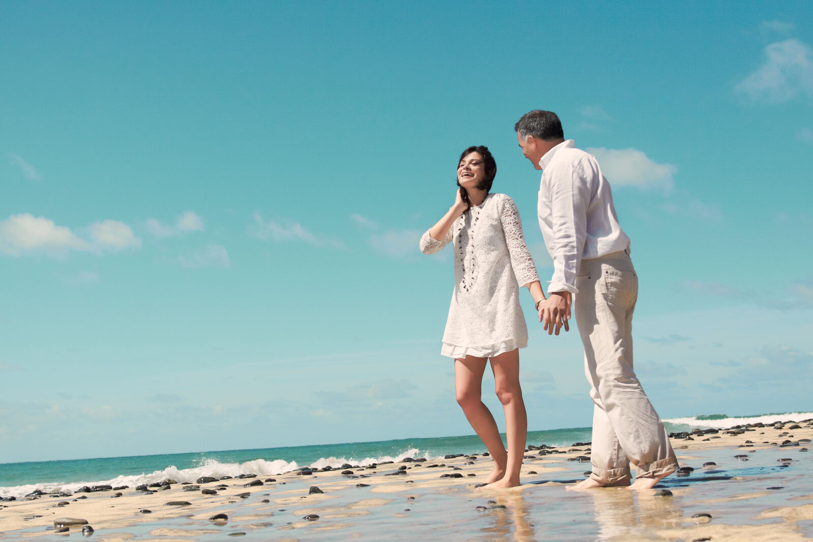 Canon EOS 50D sample photo. Adult, affectionate, alcohol, beach photography