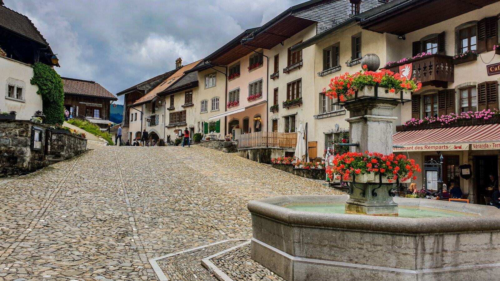 Samsung Galaxy S9 Rear Camera sample photo. Suisse, gruyères, village photography