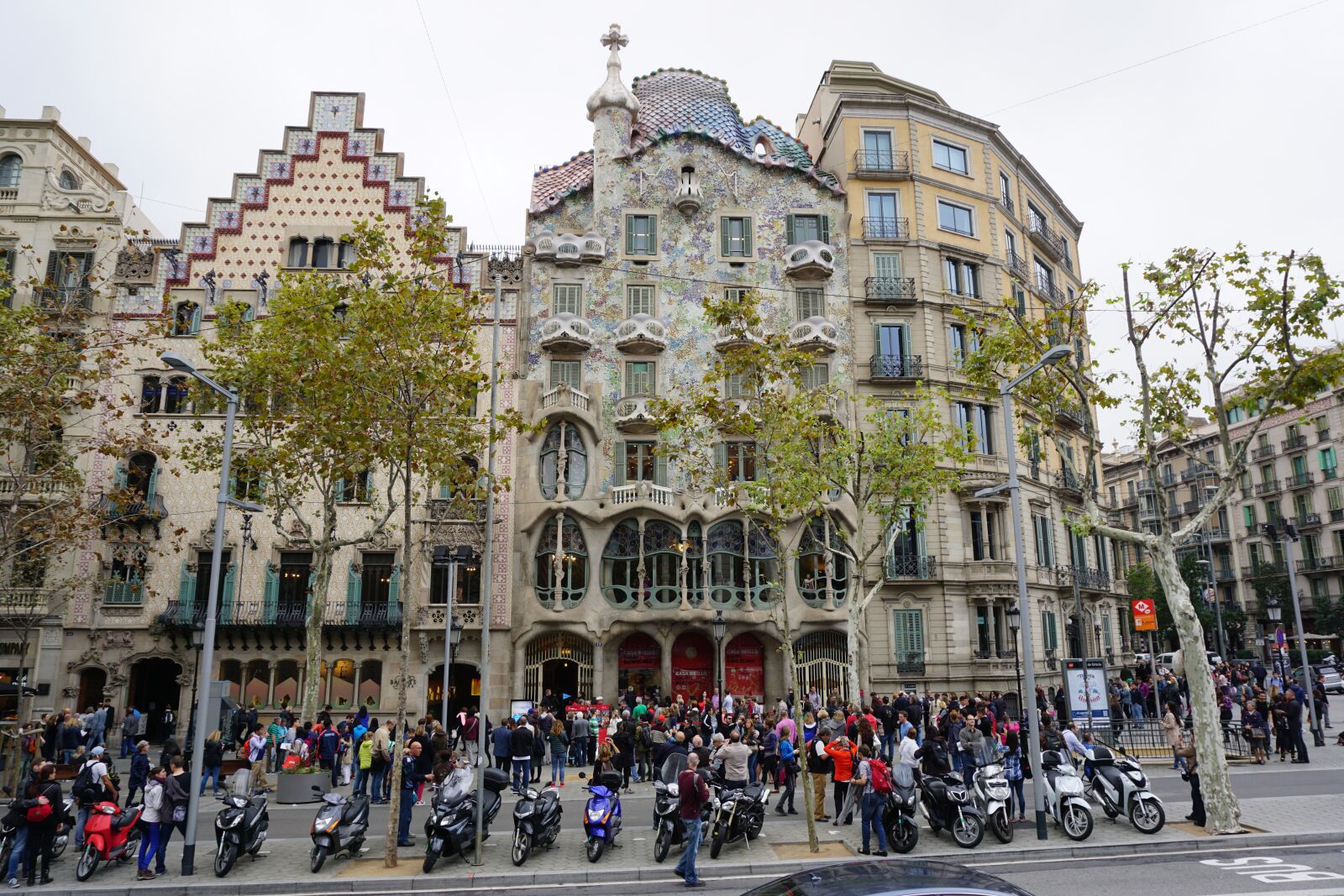 Sony a6000 sample photo. Barcelona, this style, building photography