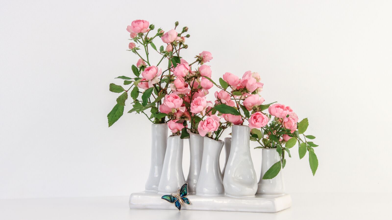 Canon EOS 90D sample photo. Mini roses pink, moss photography