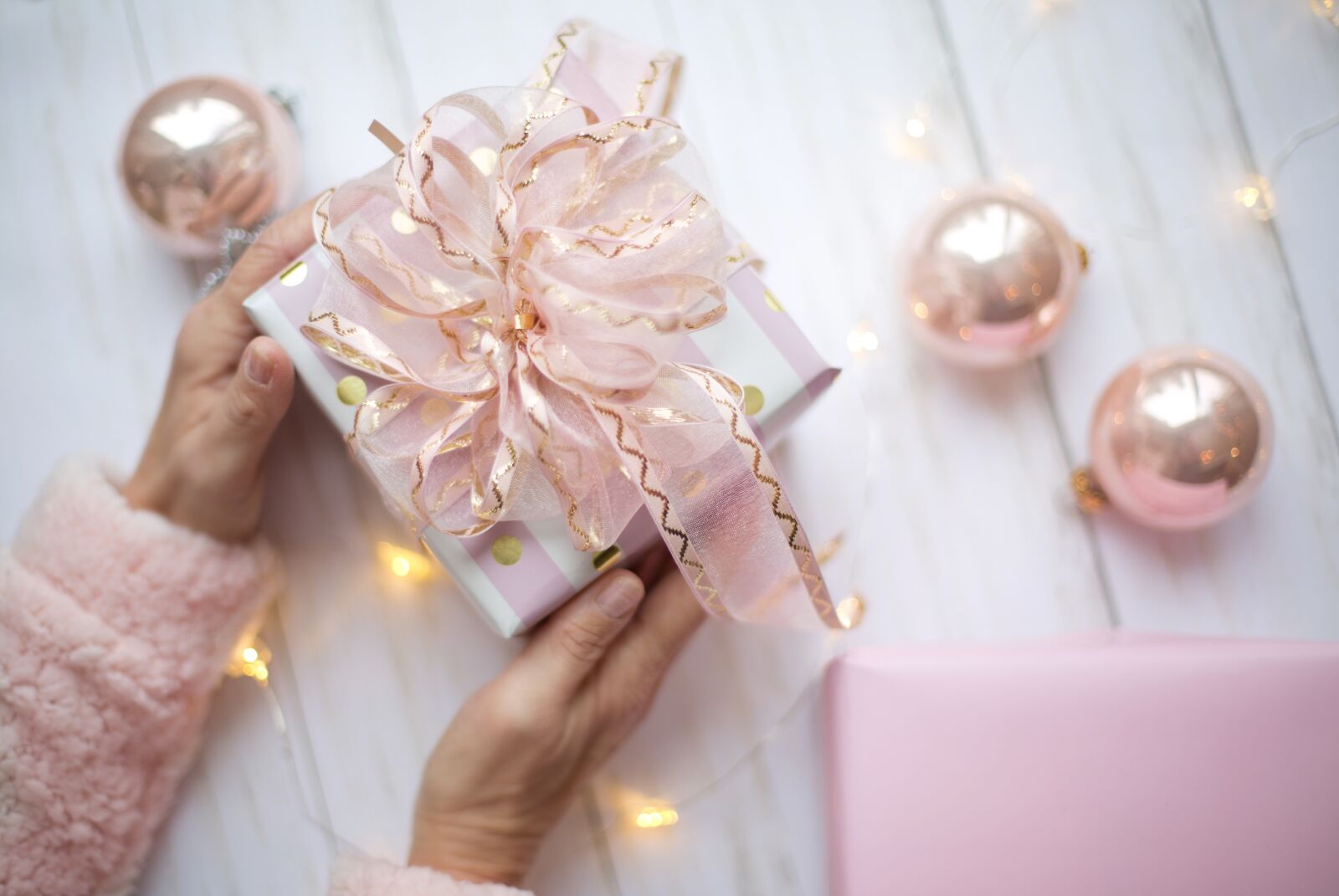 Canon EF 50mm F1.4 USM sample photo. Pink, christmas, hot chocolate photography