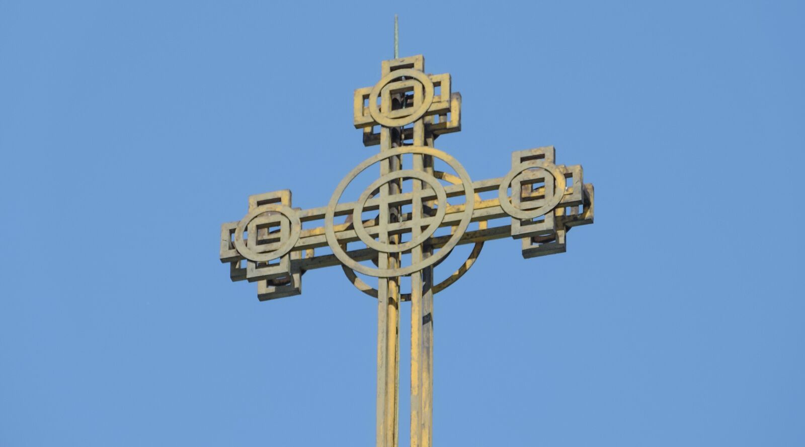 Nikon Coolpix P520 sample photo. Cross, orthodox, steel, yellow photography