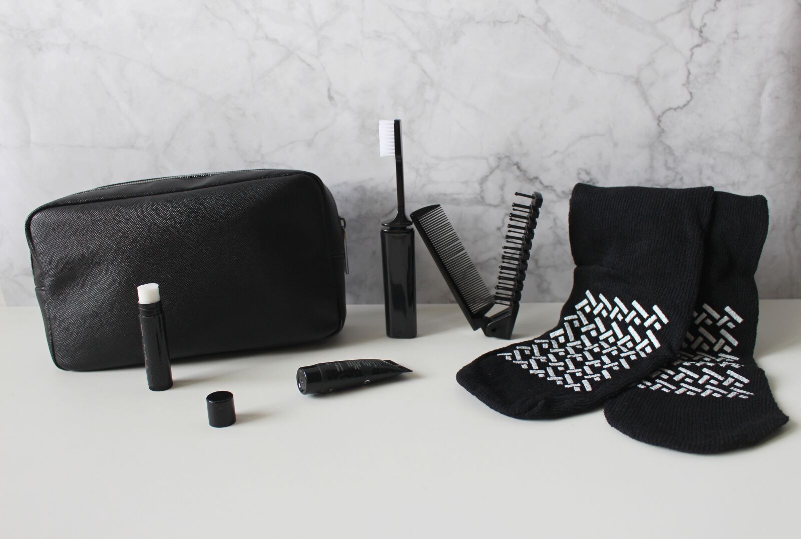 Canon EOS 700D (EOS Rebel T5i / EOS Kiss X7i) sample photo. Cosmetic bags, travel, toothbrush photography
