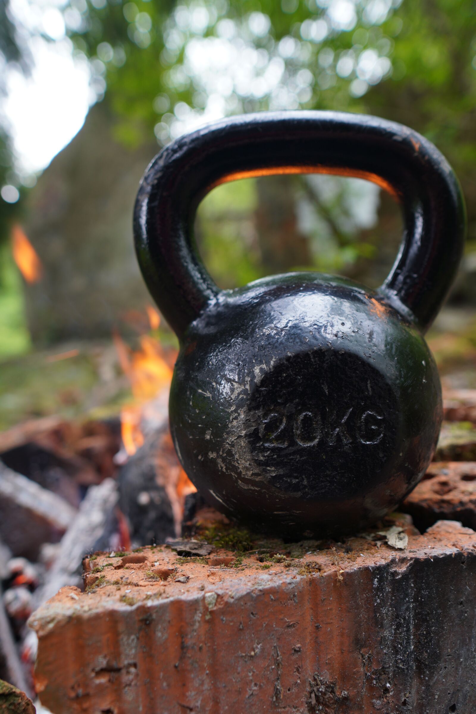 Sony a6400 + Sigma 16mm F1.4 DC DN | C sample photo. Kettlebell, exercise, sport photography
