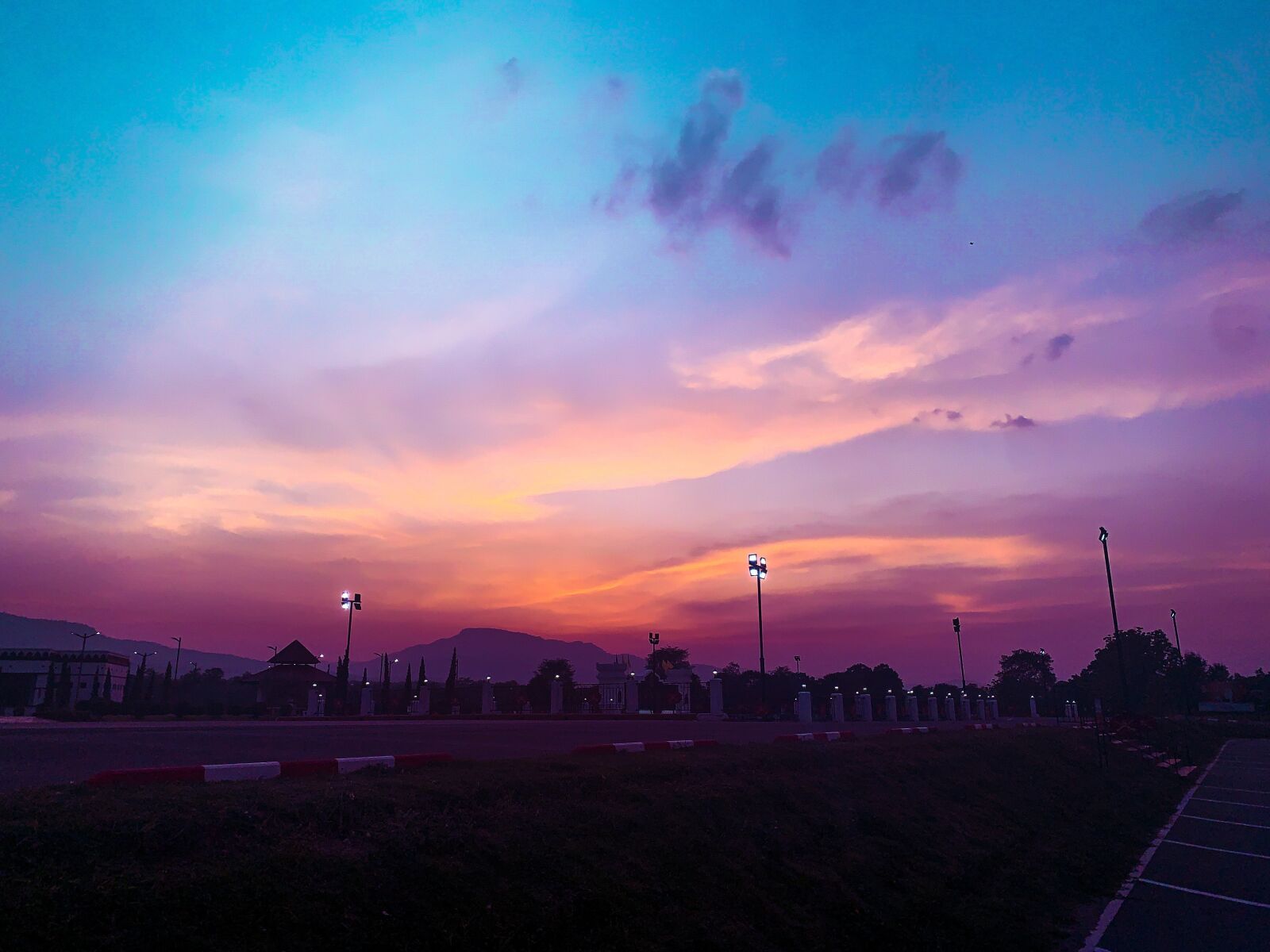 Apple iPhone XR sample photo. Sky, golden hour, landscape photography