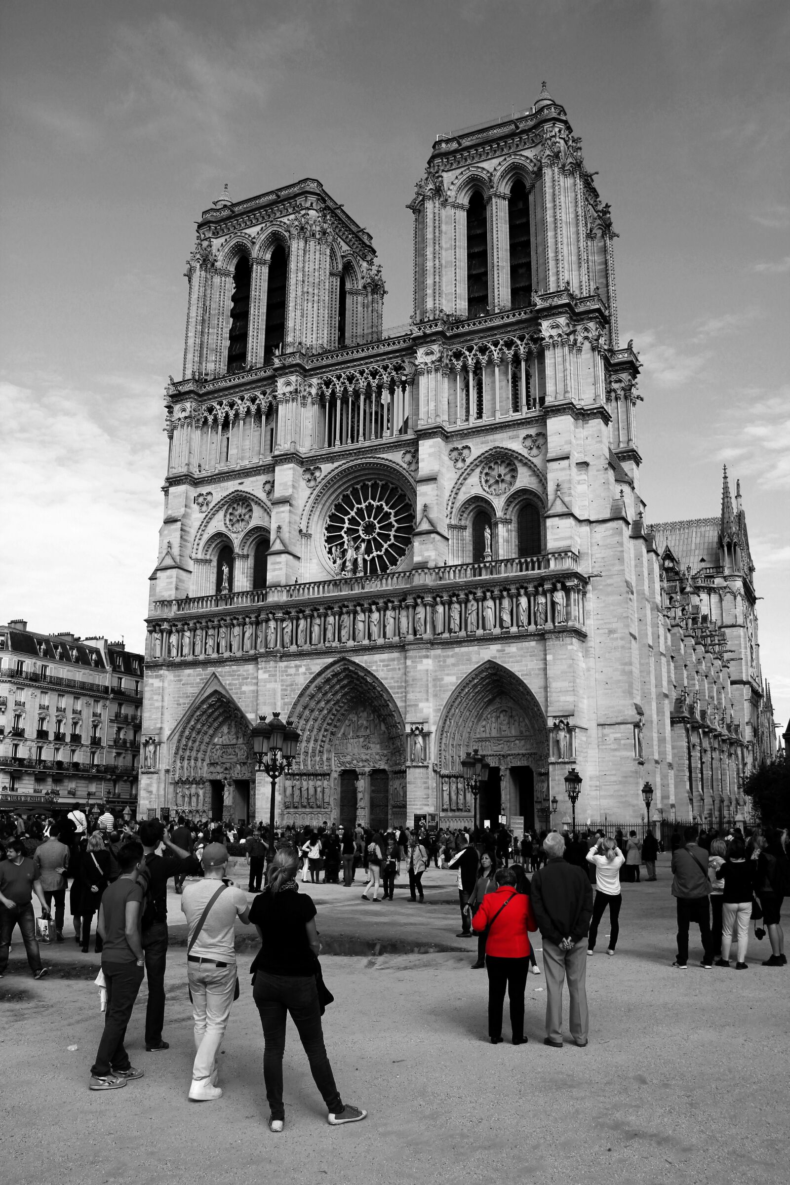 Canon EOS 550D (EOS Rebel T2i / EOS Kiss X4) sample photo. Notre dame, cathederal, tourist photography