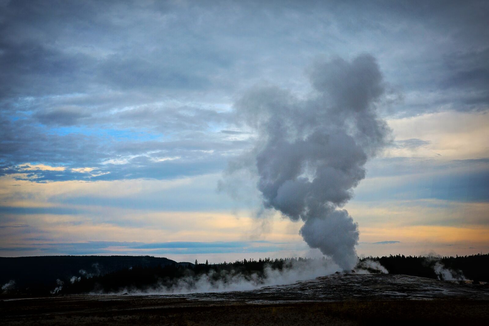 Canon EF 24-70mm F2.8L II USM sample photo. Old faithful, yellowstone, national photography