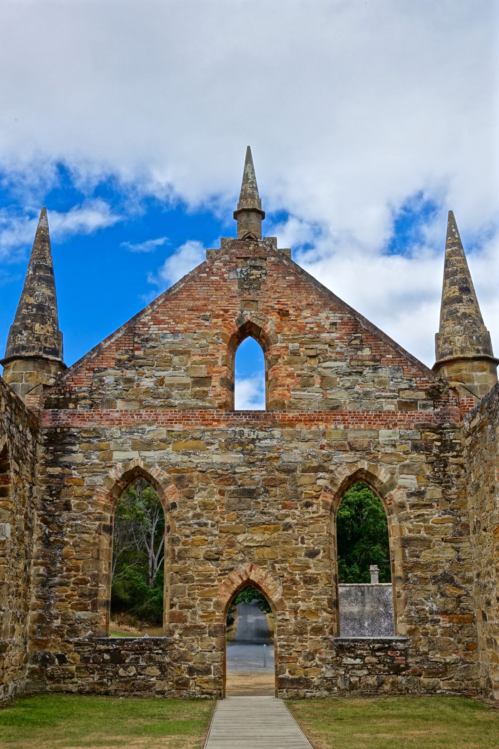 Sony Cyber-shot DSC-RX100 III sample photo. Church, ruins, spires photography