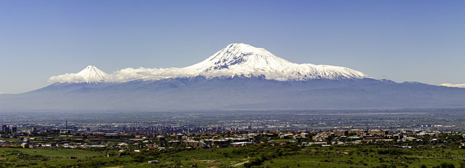 Canon EOS 550D (EOS Rebel T2i / EOS Kiss X4) + Canon EF 50mm F1.8 II sample photo. Ararat, mountain, armenia photography