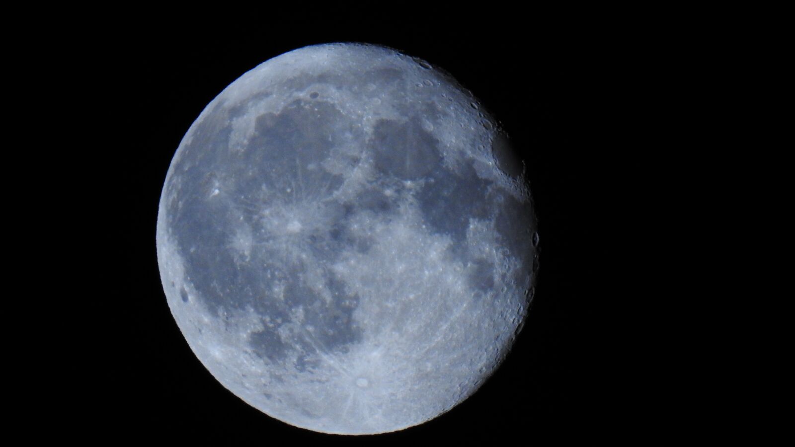 Nikon Coolpix P900 sample photo. Moon, black, night photography