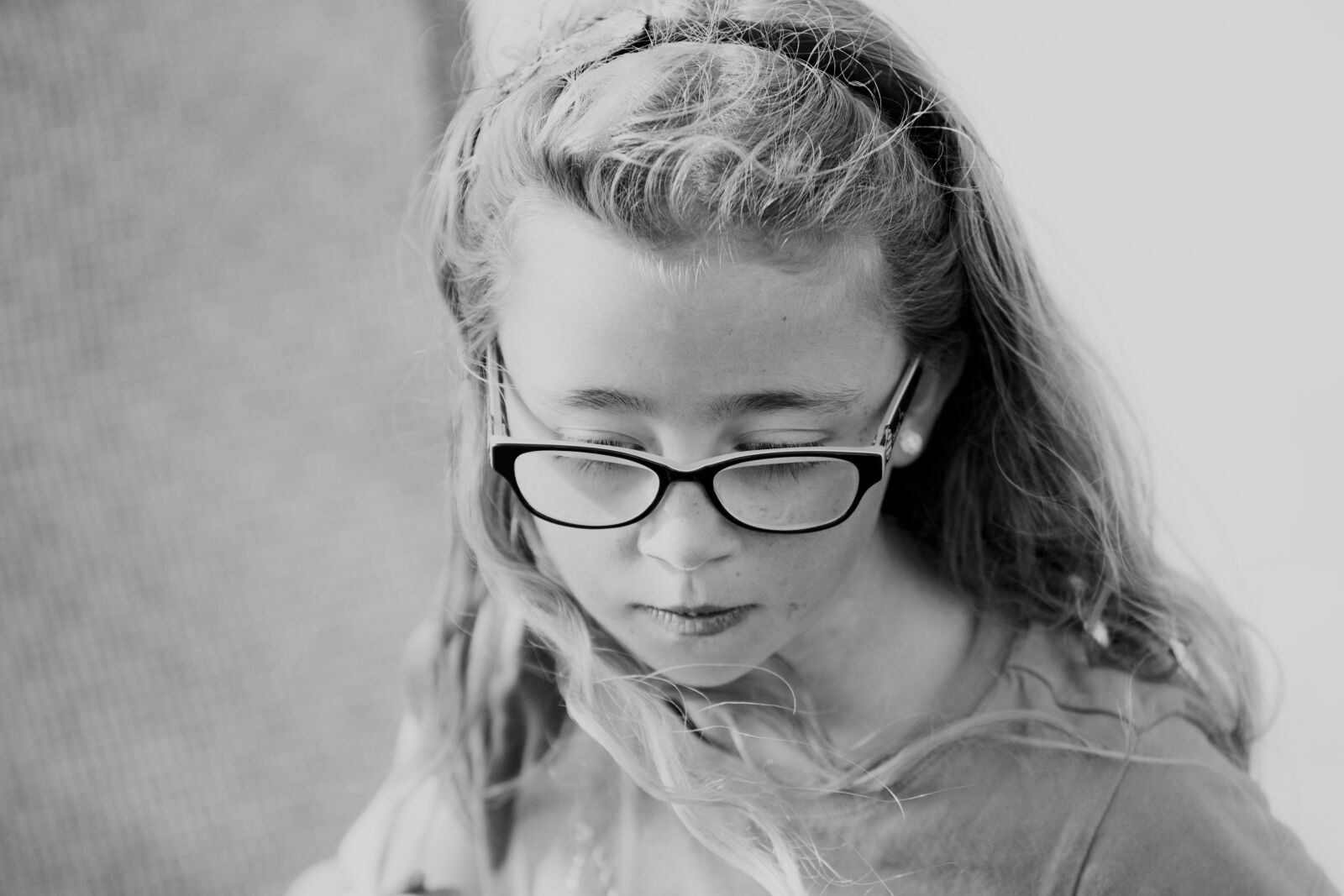 Canon EOS 5D Mark II sample photo. Girl, glasses, thoughtful photography