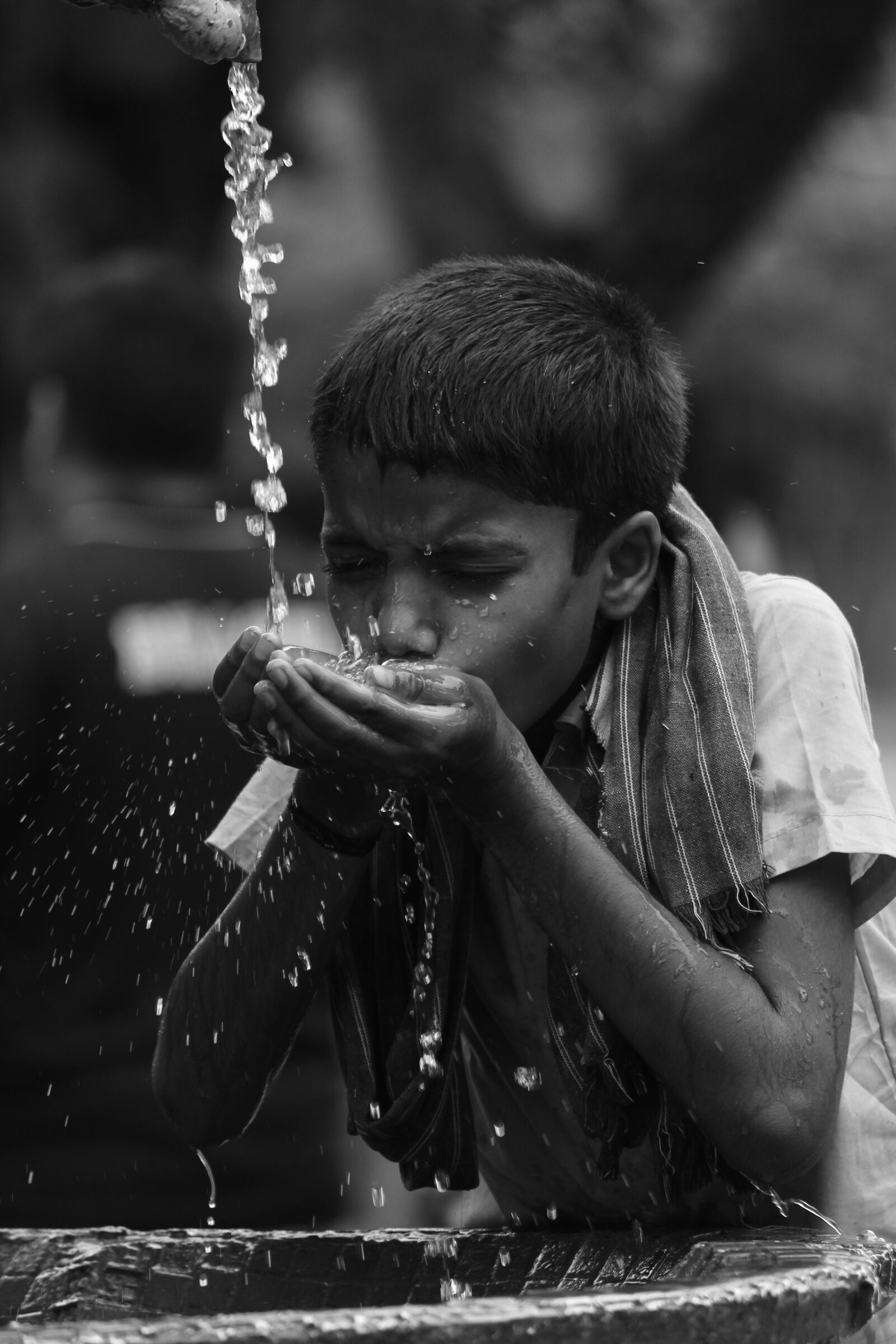 Canon EF-S 55-250mm F4-5.6 IS II sample photo. Boy drinking water, school photography