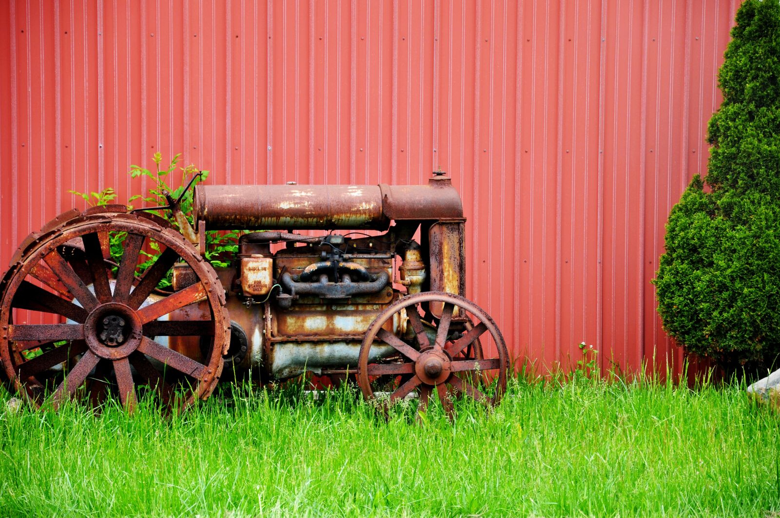 Nikon D90 sample photo. Tractor, vintage, farm photography