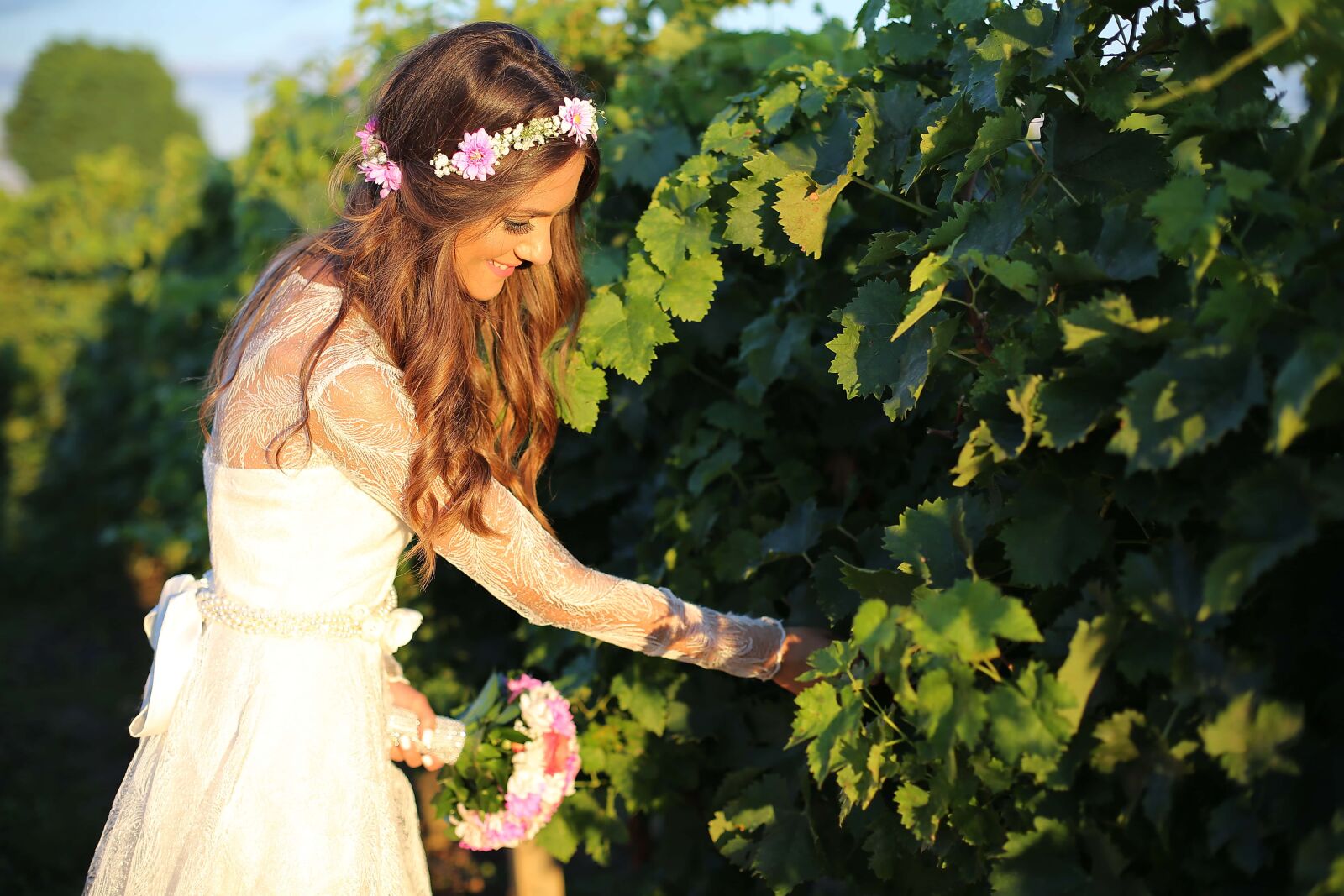 Canon EOS 5D Mark III sample photo. Pretty girl, woman, vineyard photography