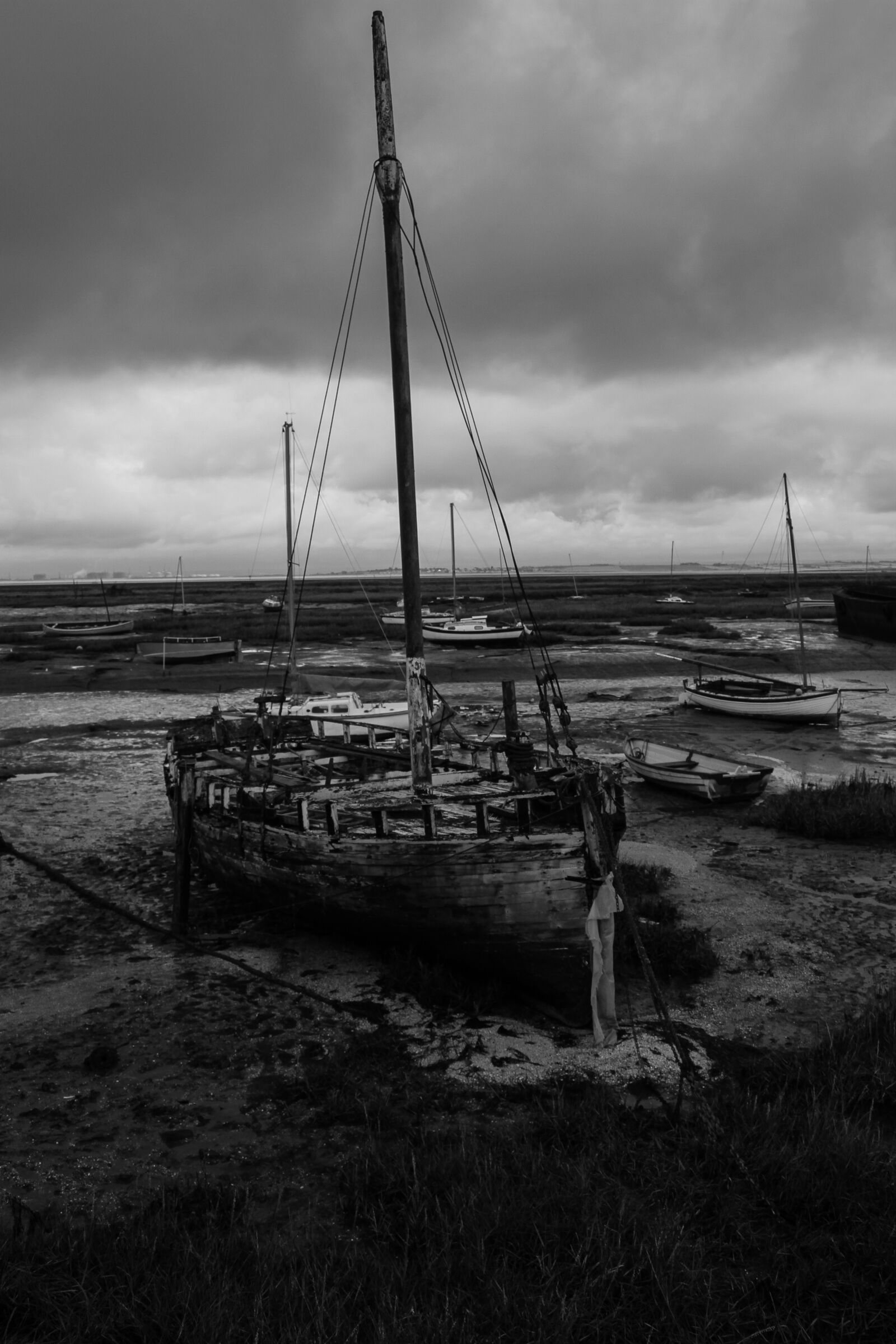 Canon EF-S 18-55mm F3.5-5.6 II sample photo. Black, and, white, dunkirk photography