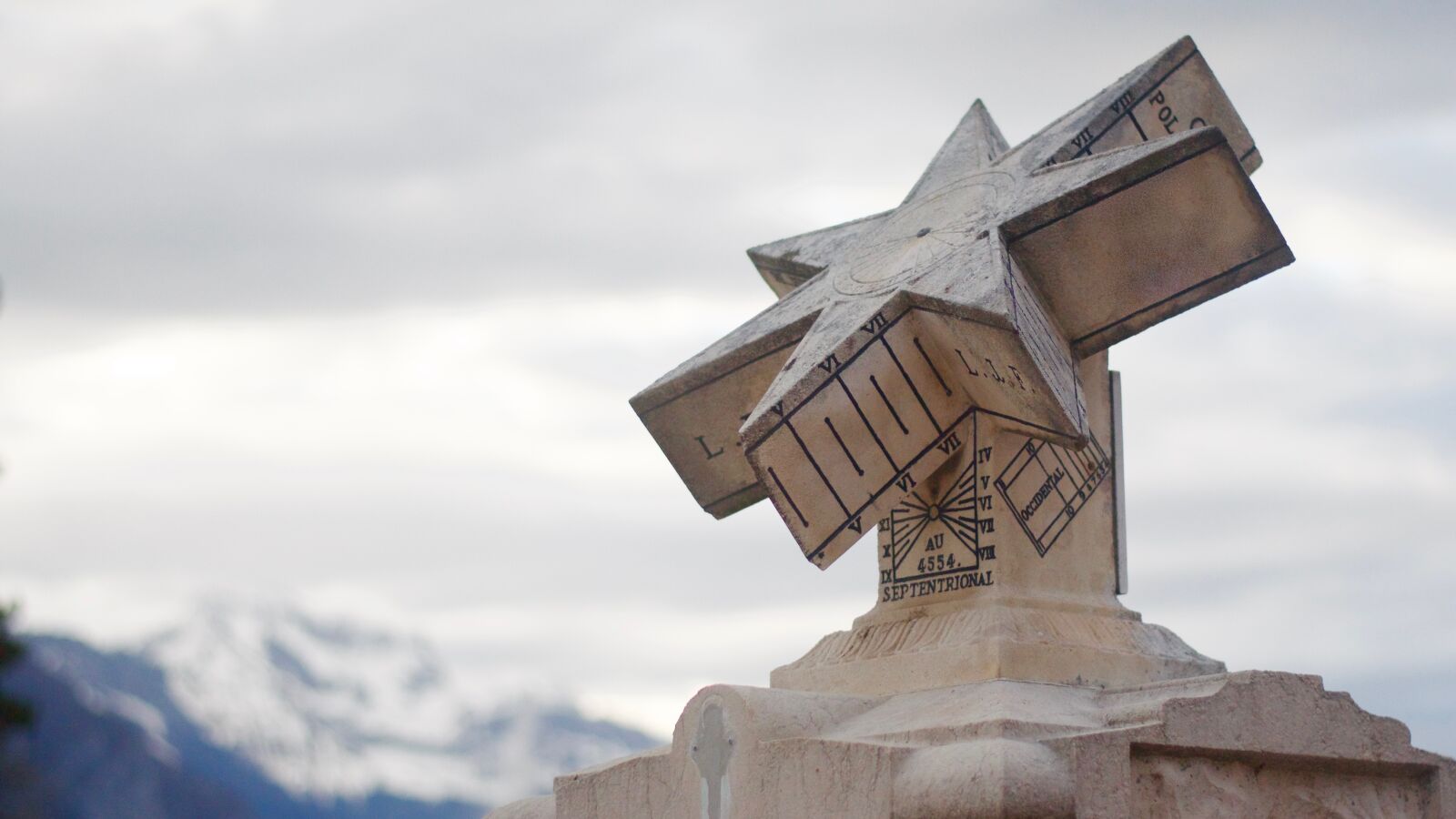 Nikon D5100 sample photo. Sundial, cloudy, direction photography