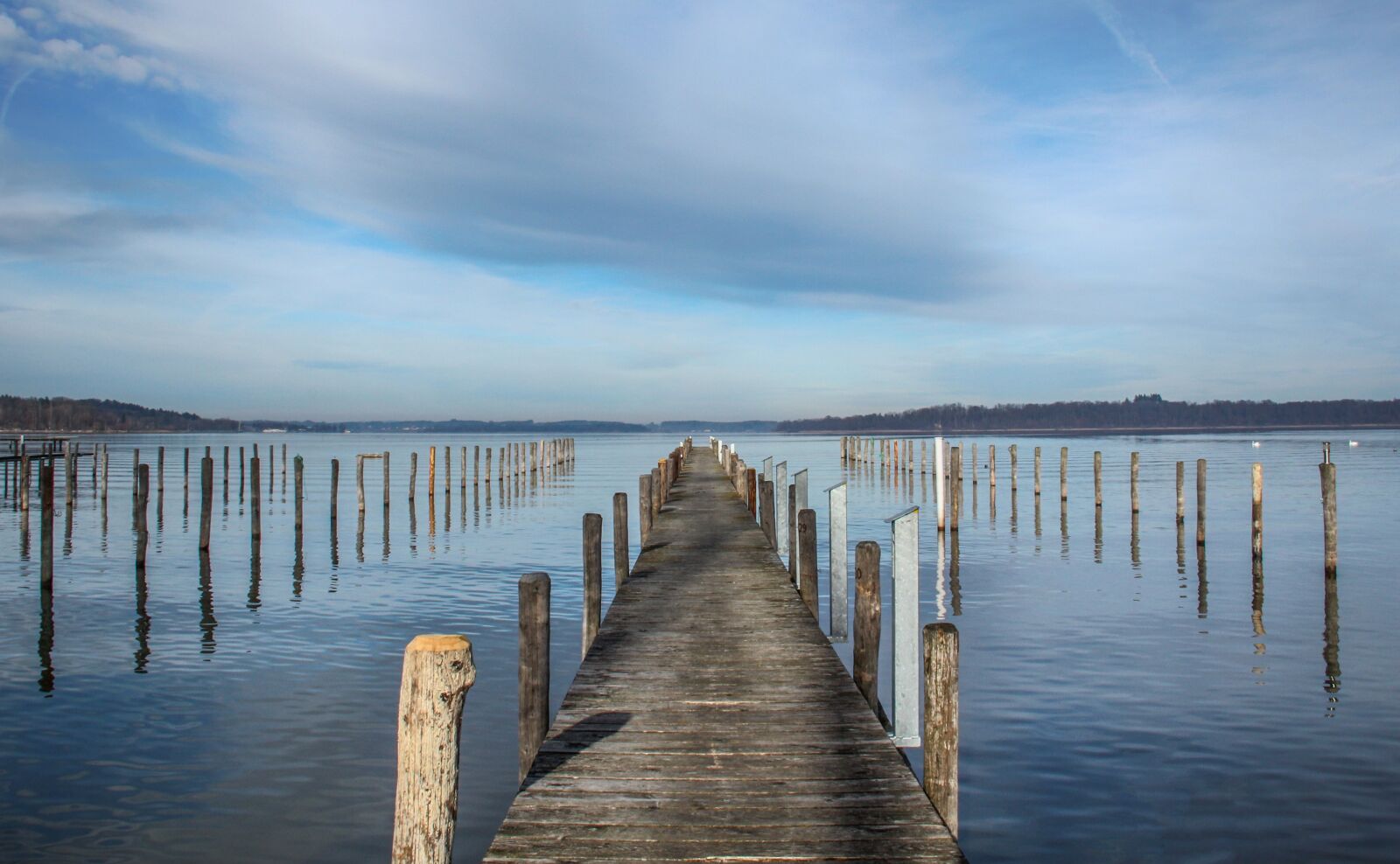 Canon EOS 550D (EOS Rebel T2i / EOS Kiss X4) sample photo. Lake, pier, wood photography