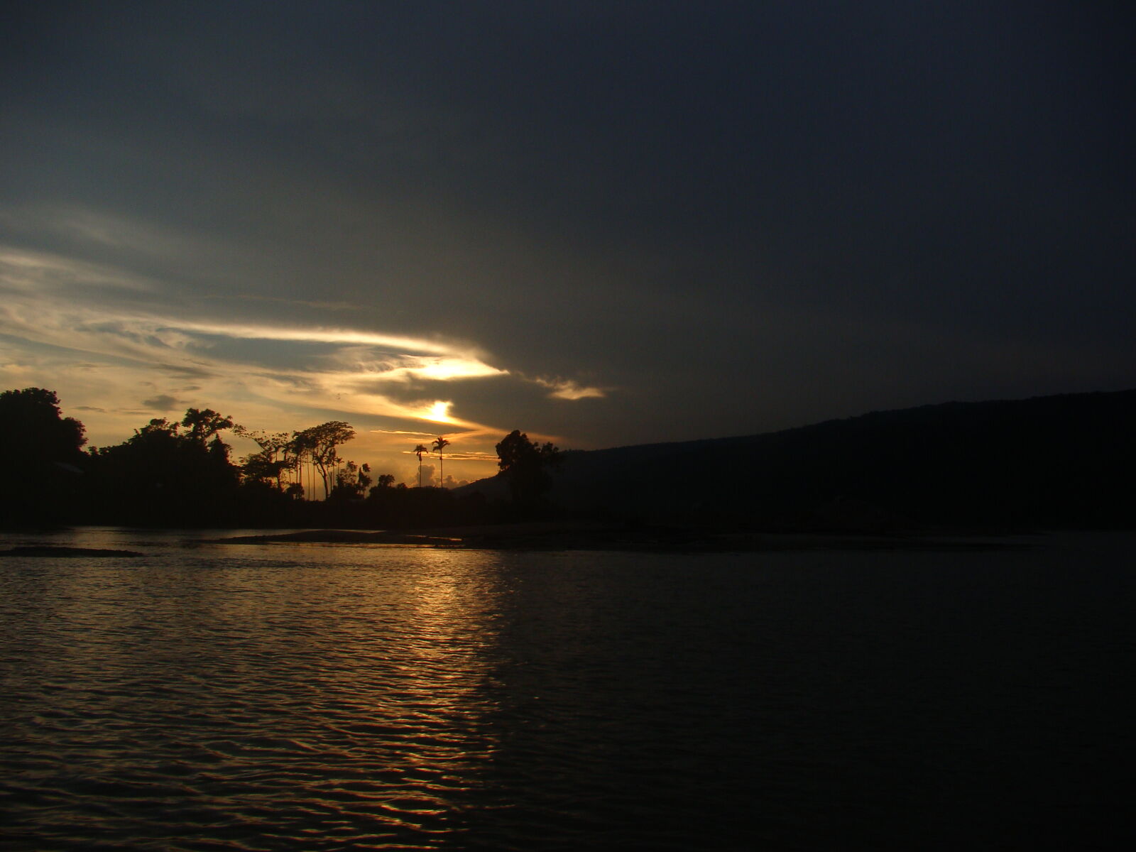 Sony Cyber-shot DSC-H50 sample photo. Sunset photography