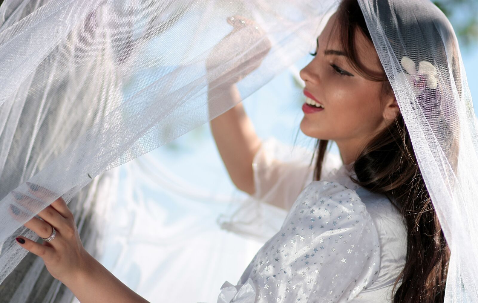 Canon EOS 450D (EOS Rebel XSi / EOS Kiss X2) sample photo. Girl, veil, white photography
