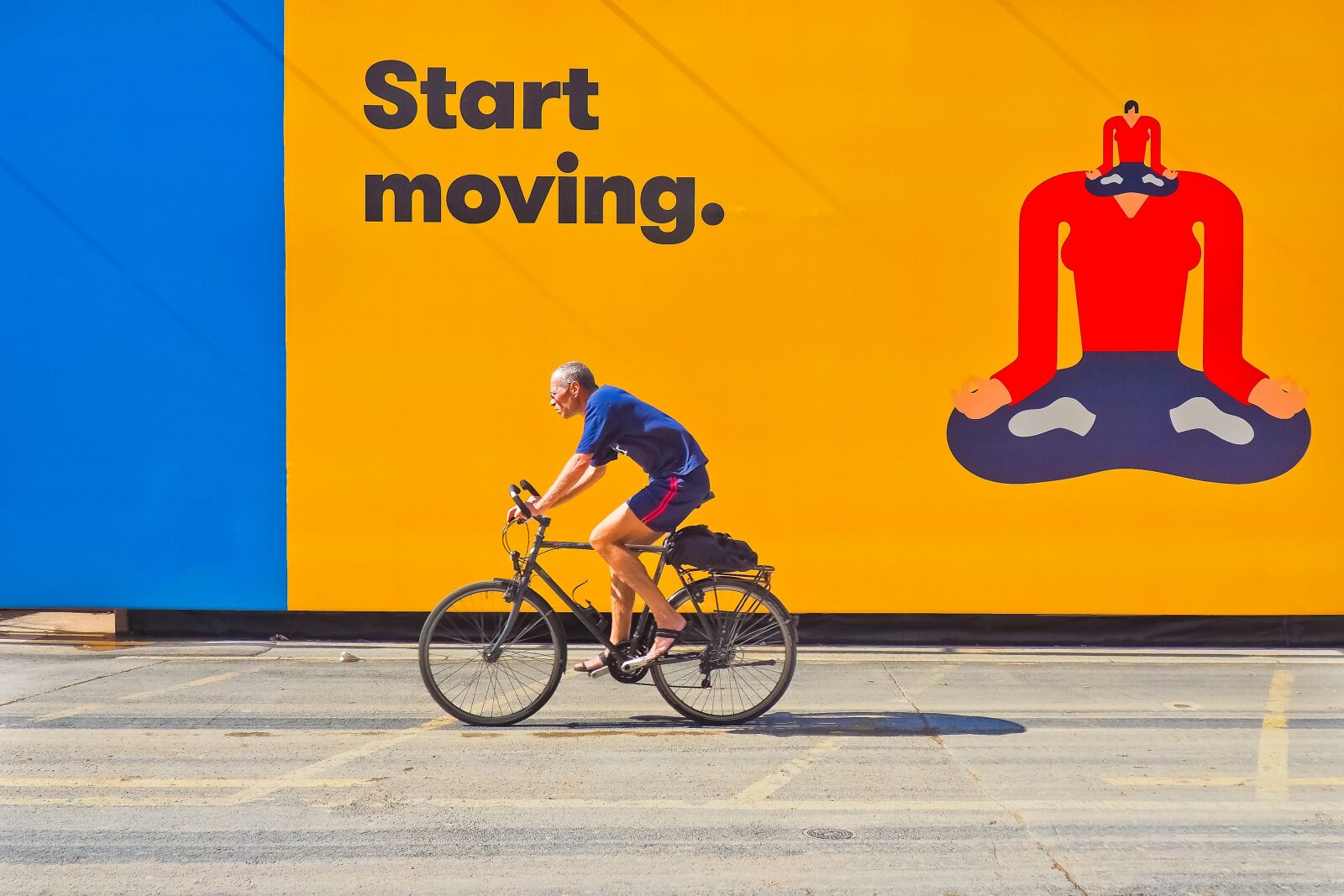 Olympus OM-D E-M10 sample photo. Cyclists, movement, cycling photography