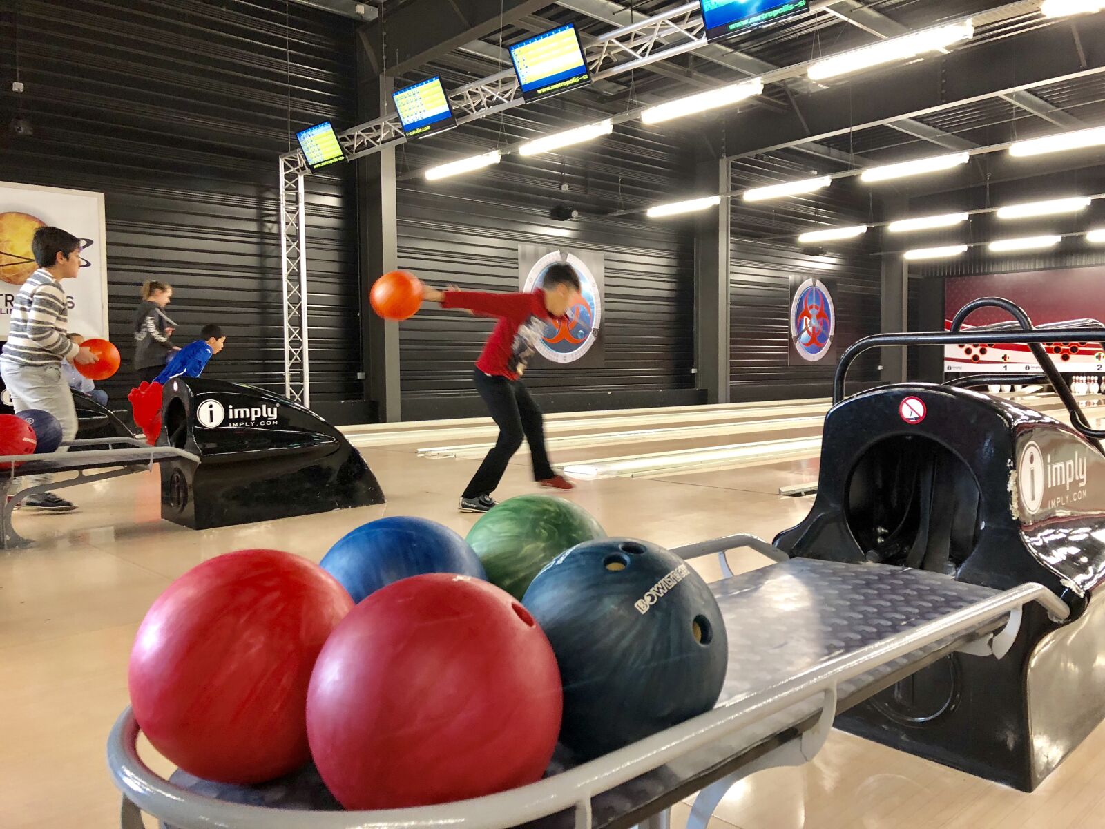 iPhone X back dual camera 4mm f/1.8 sample photo. Bowling, sport, game photography