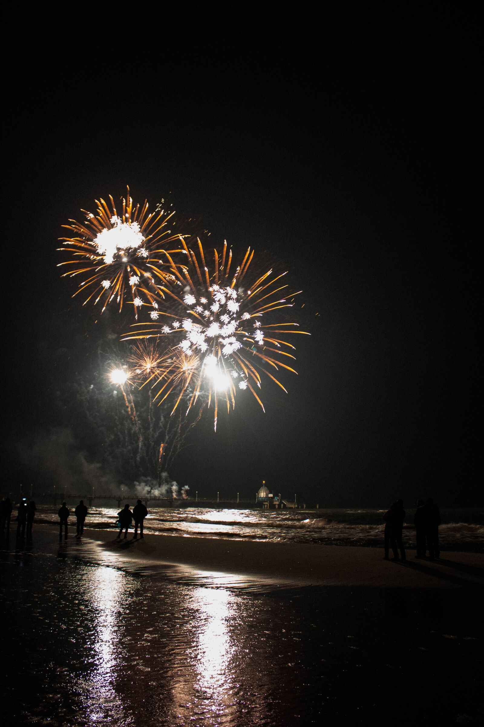 Canon EOS 700D (EOS Rebel T5i / EOS Kiss X7i) sample photo. Fireworks, baltic sea, sea photography