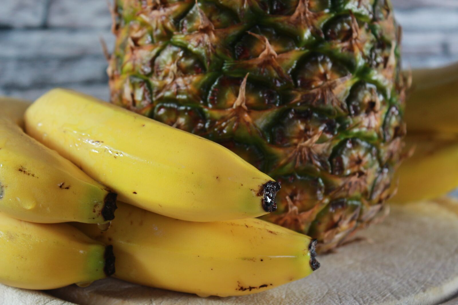 Canon EOS 700D (EOS Rebel T5i / EOS Kiss X7i) + Canon EF-S 18-55mm F3.5-5.6 IS sample photo. Pineapple, banana, fruit photography