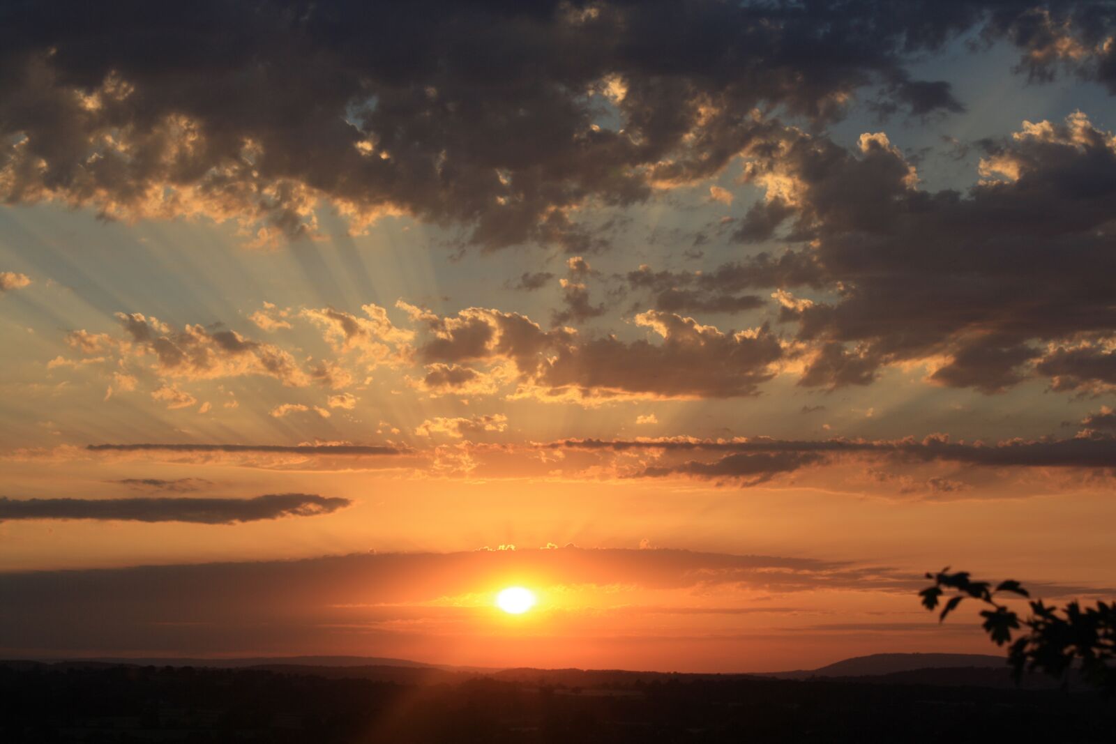 Canon EOS 1000D (EOS Digital Rebel XS / EOS Kiss F) sample photo. Sunset, clouds, sky photography