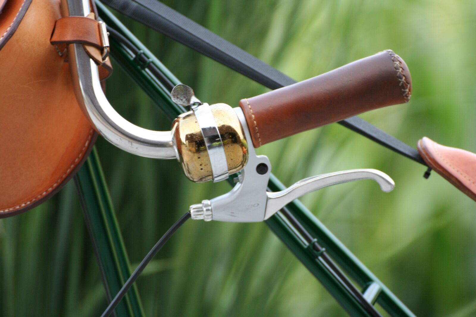 Canon EOS 350D (EOS Digital Rebel XT / EOS Kiss Digital N) sample photo. Bike, bell, leather handle photography
