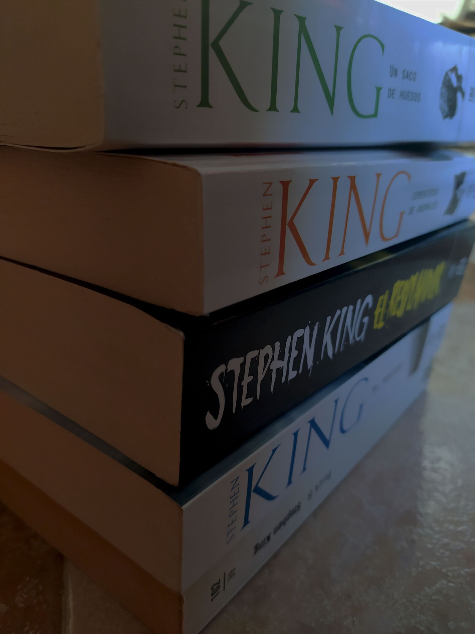 Xiaomi Redmi Note 8T sample photo. Books, stephen king, the photography