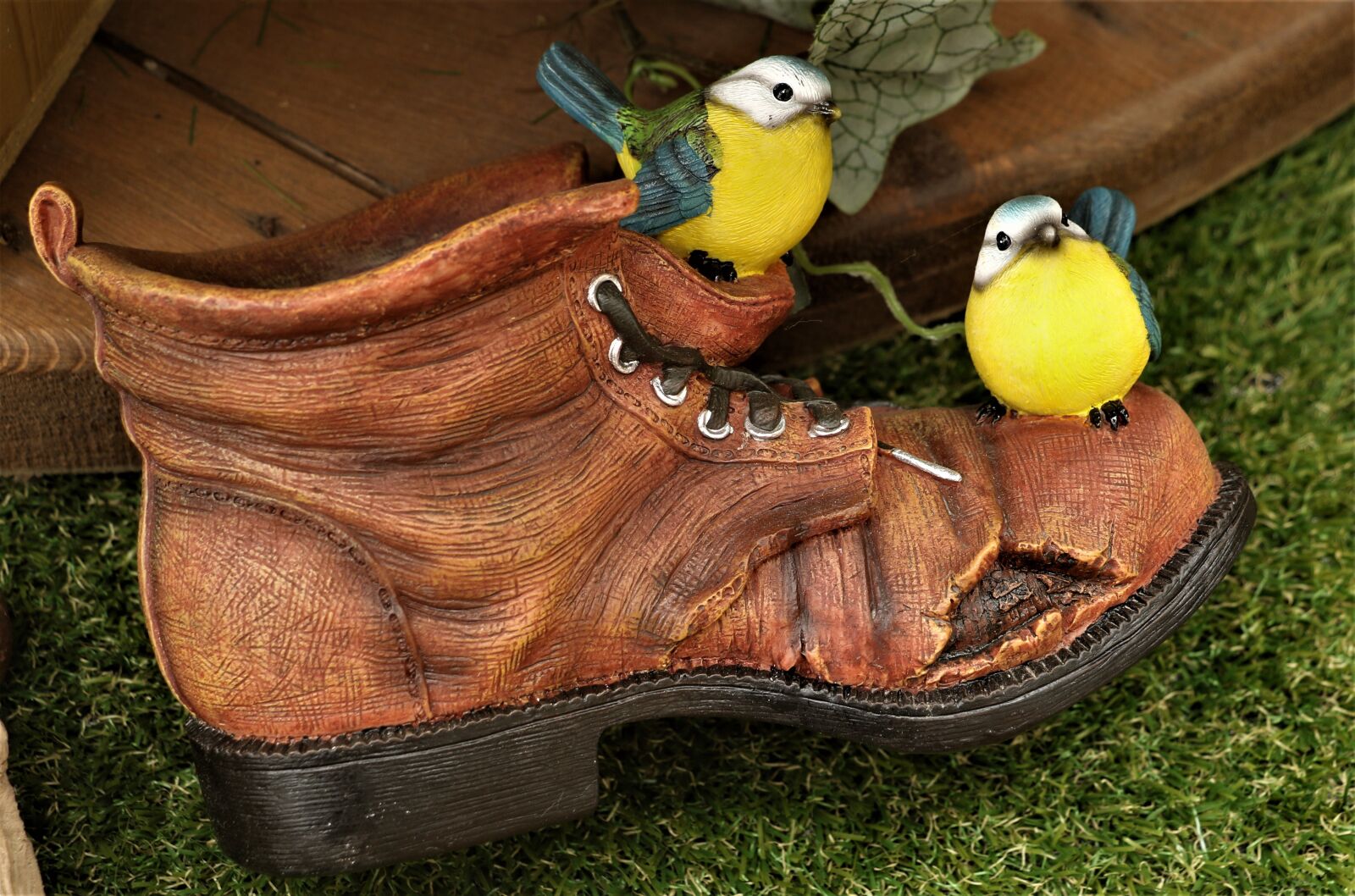 Canon EOS 7D Mark II sample photo. Birds, ornament, plastic photography