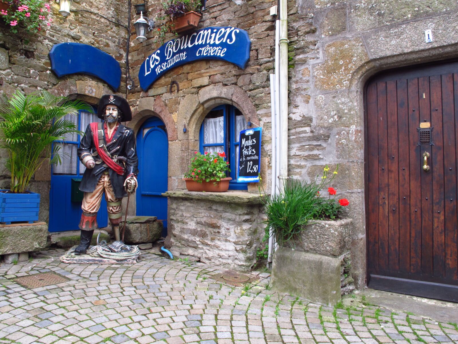 Canon PowerShot G12 sample photo. Brittany, corsair, restaurant breton photography