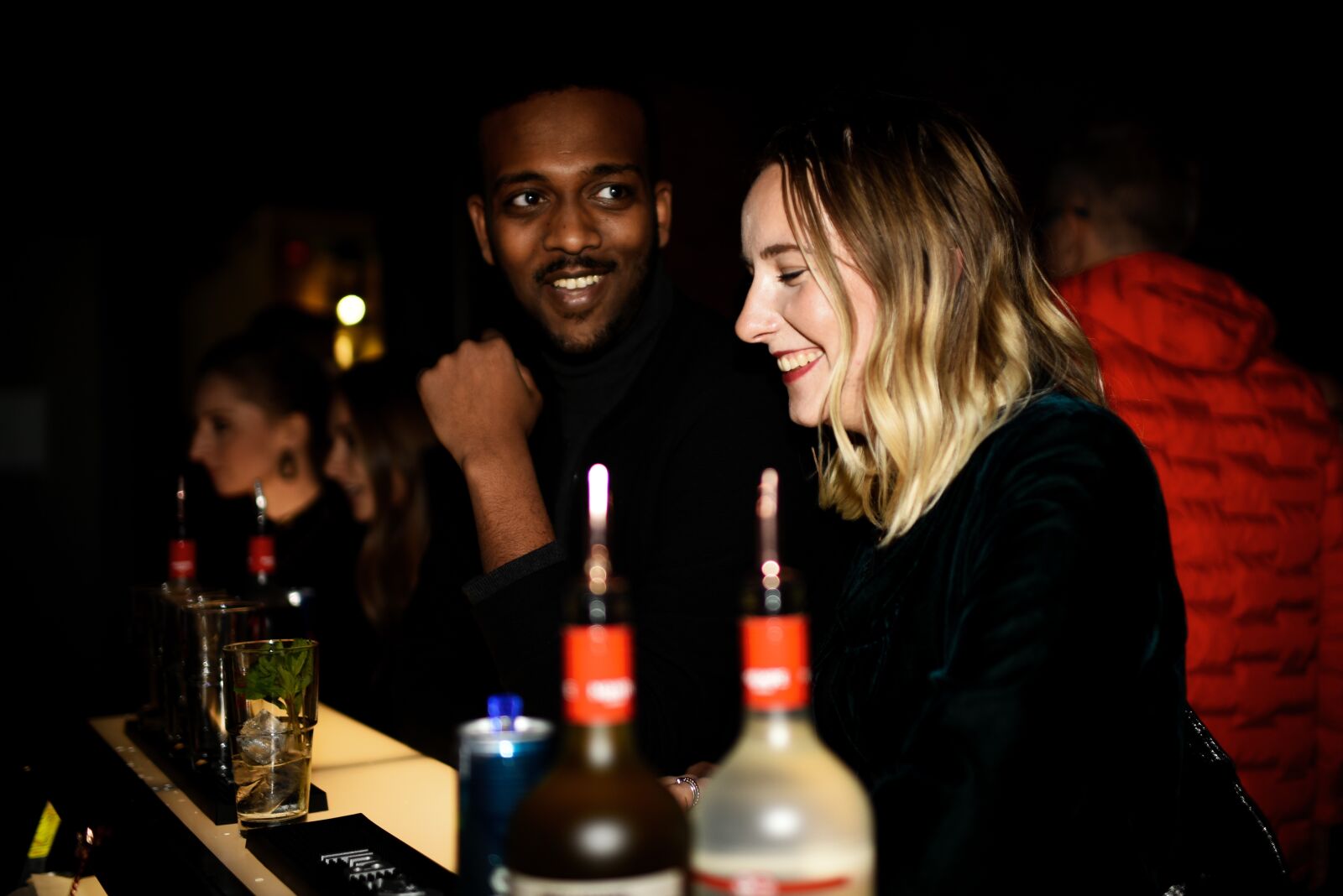 Nikon D750 sample photo. Friends, date, bar photography