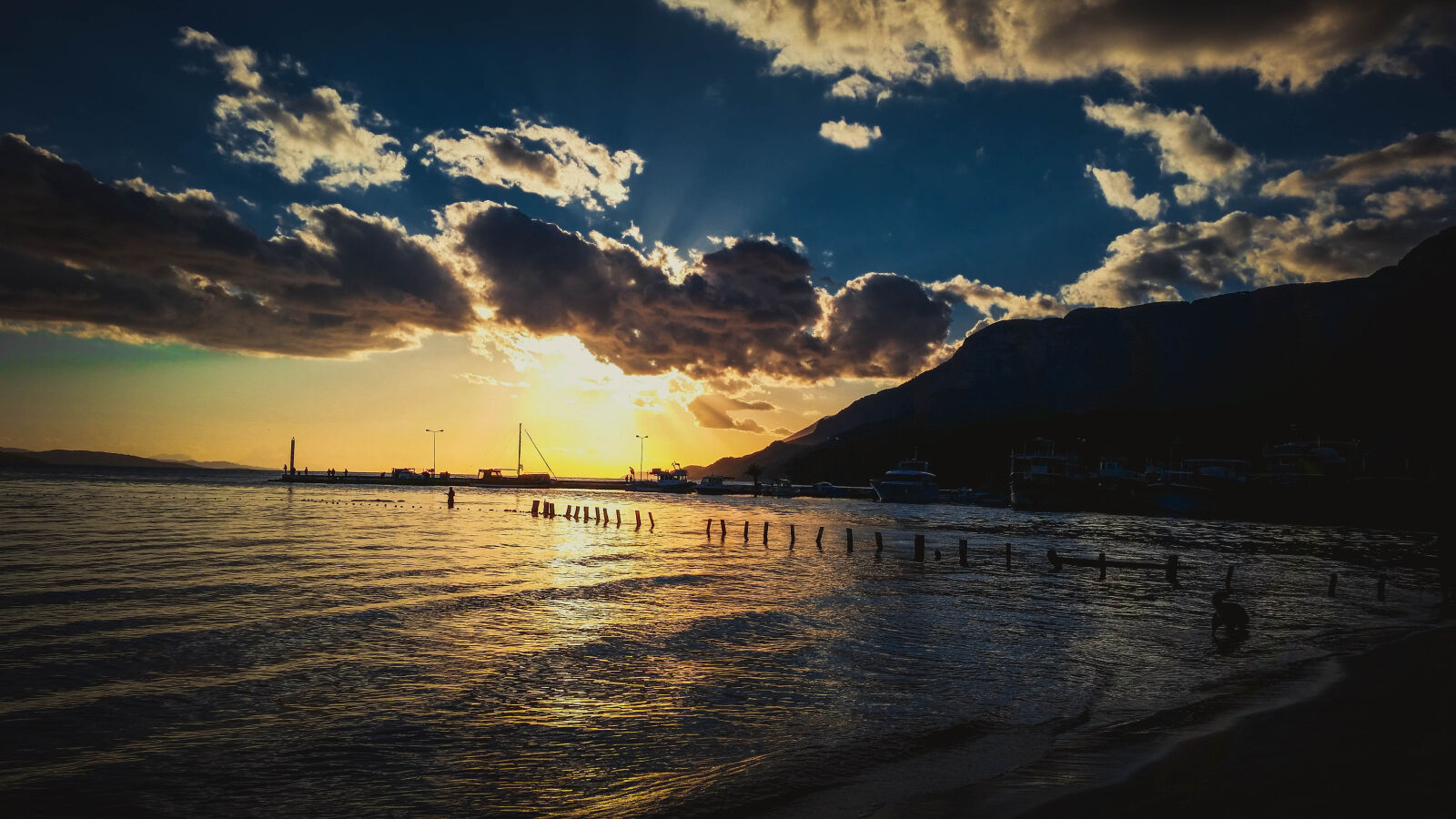 Samsung Galaxy S5 sample photo. Water, beach, waves, sand photography