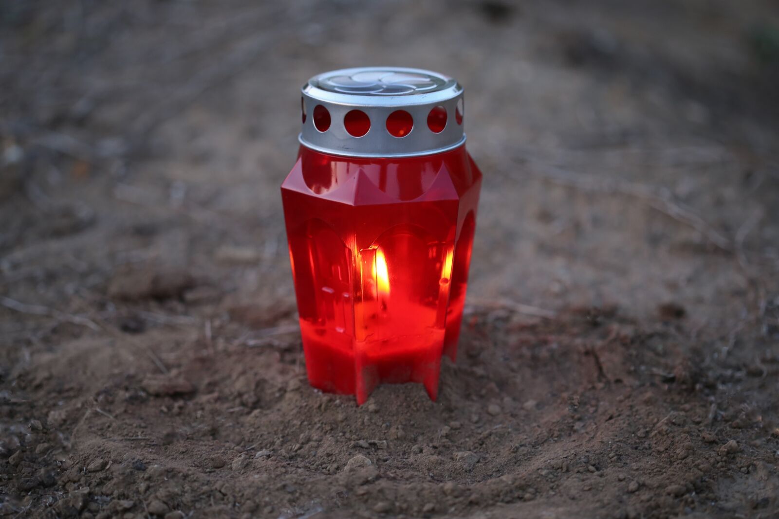 Canon EOS 6D + Canon EF 100mm F2.8 Macro USM sample photo. Lamp, light, red photography