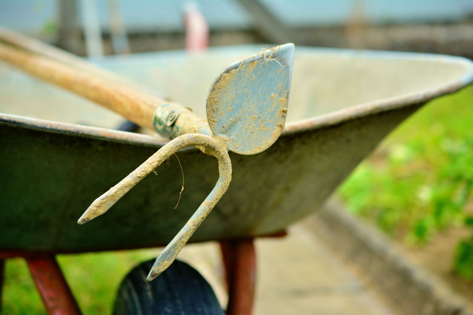 Nikon D5200 sample photo. Hoe, wheelbarrow, gardening photography