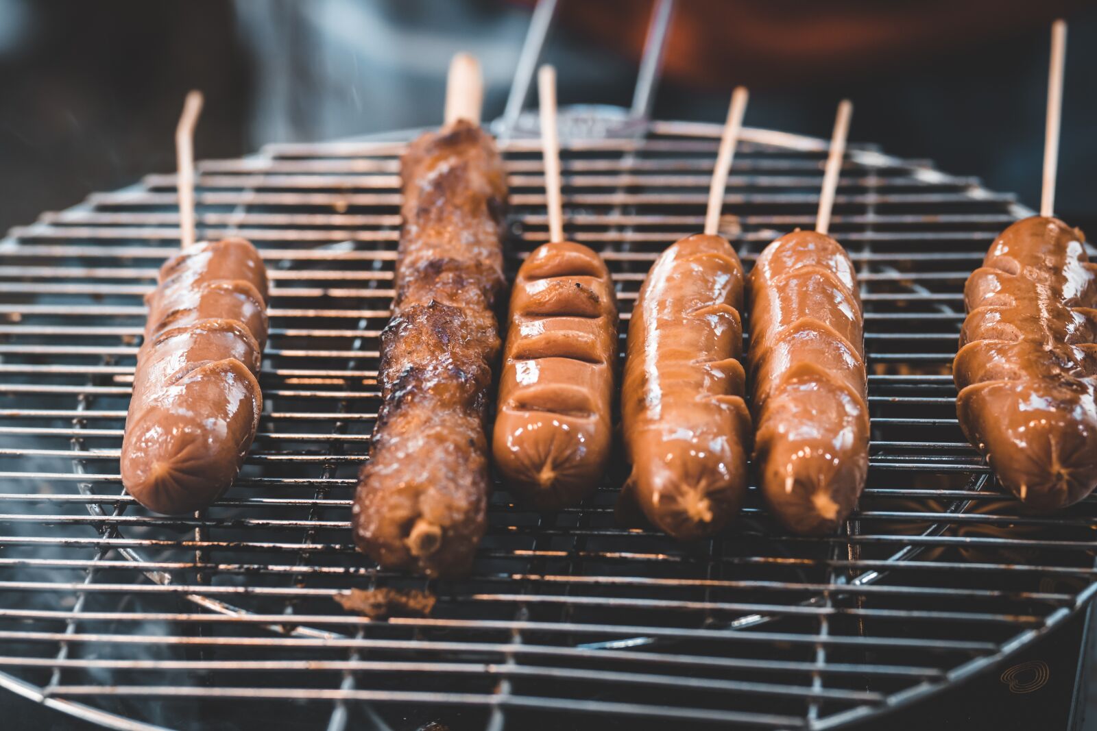 Canon EOS 80D + Canon EF 85mm F1.8 USM sample photo. Barbecue, sausage, bacon blocks photography
