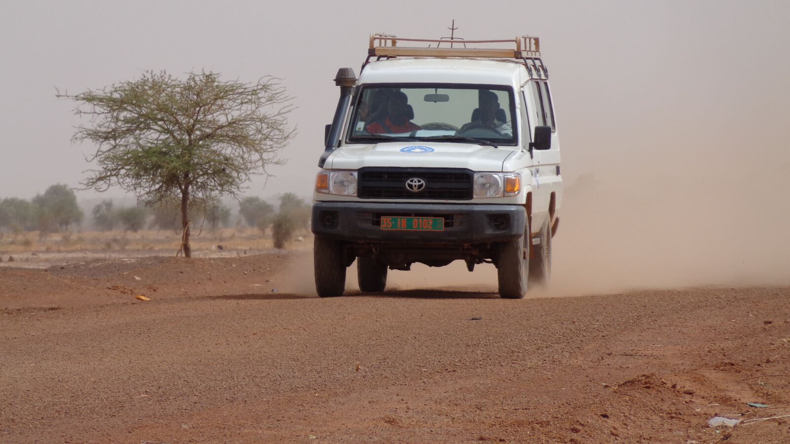 Sony Cyber-shot DSC-H90 sample photo. Humanitarian, charity, assistance photography