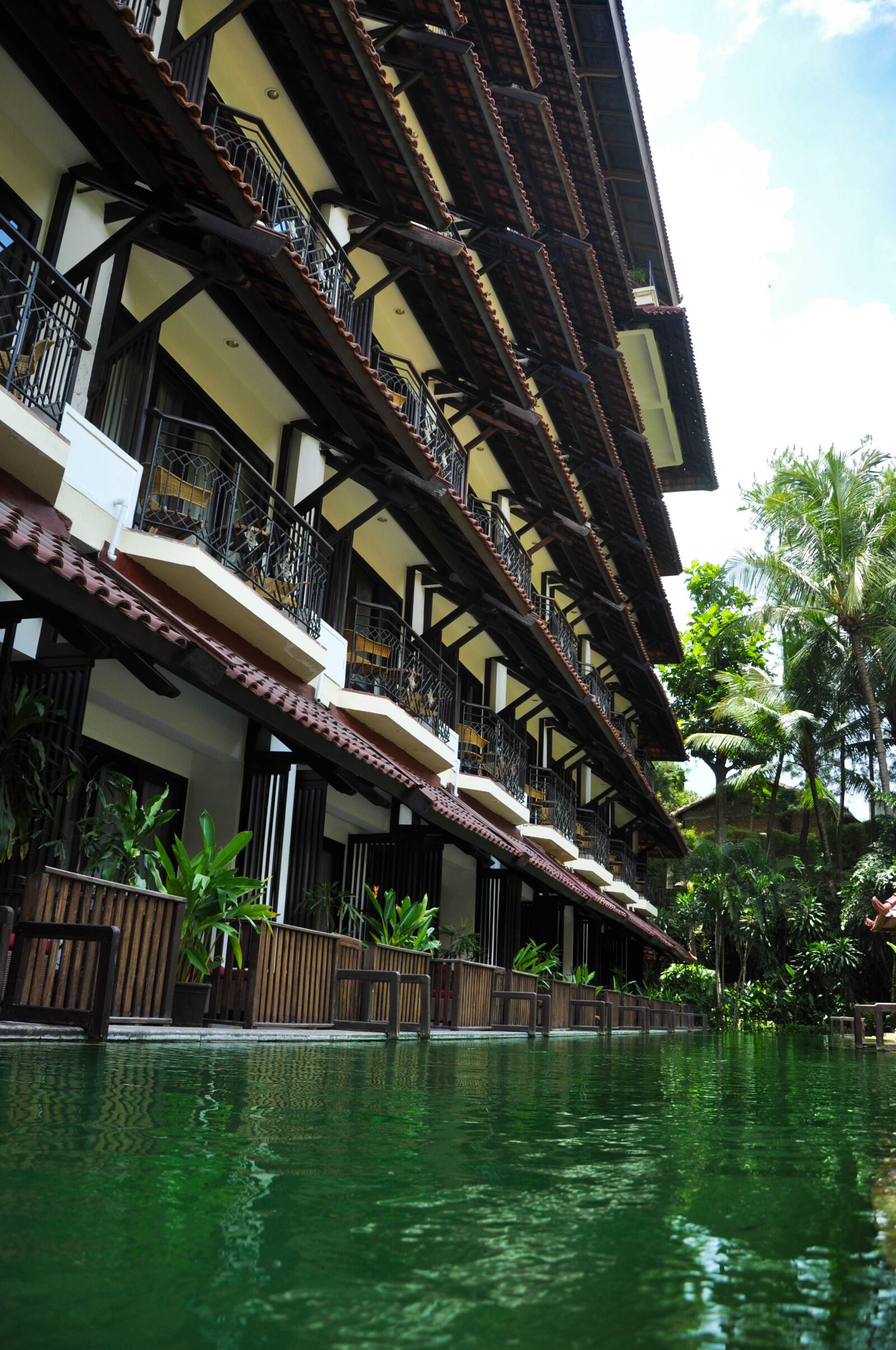 Nikon D90 sample photo. Hotel, pool, pond photography