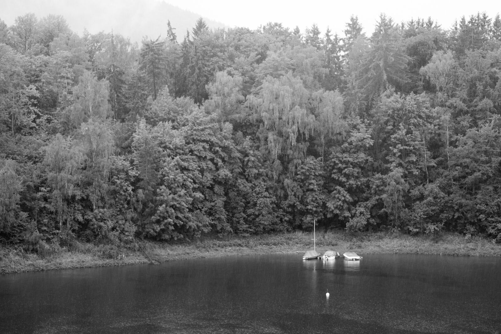 Sony a7 + Sony FE 85mm F1.8 sample photo. Hohenwarte dam, lake, rain photography