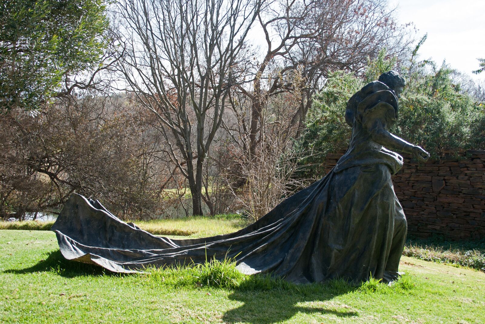 Canon EF-S 18-55mm F3.5-5.6 II sample photo. Statue, figure, woman photography