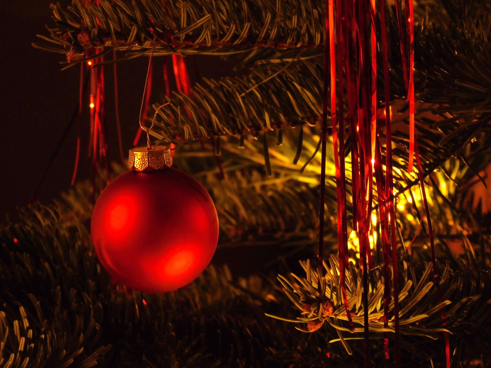 Sony Cyber-shot DSC-H400 sample photo. Christmas, christmas bauble, christmas photography