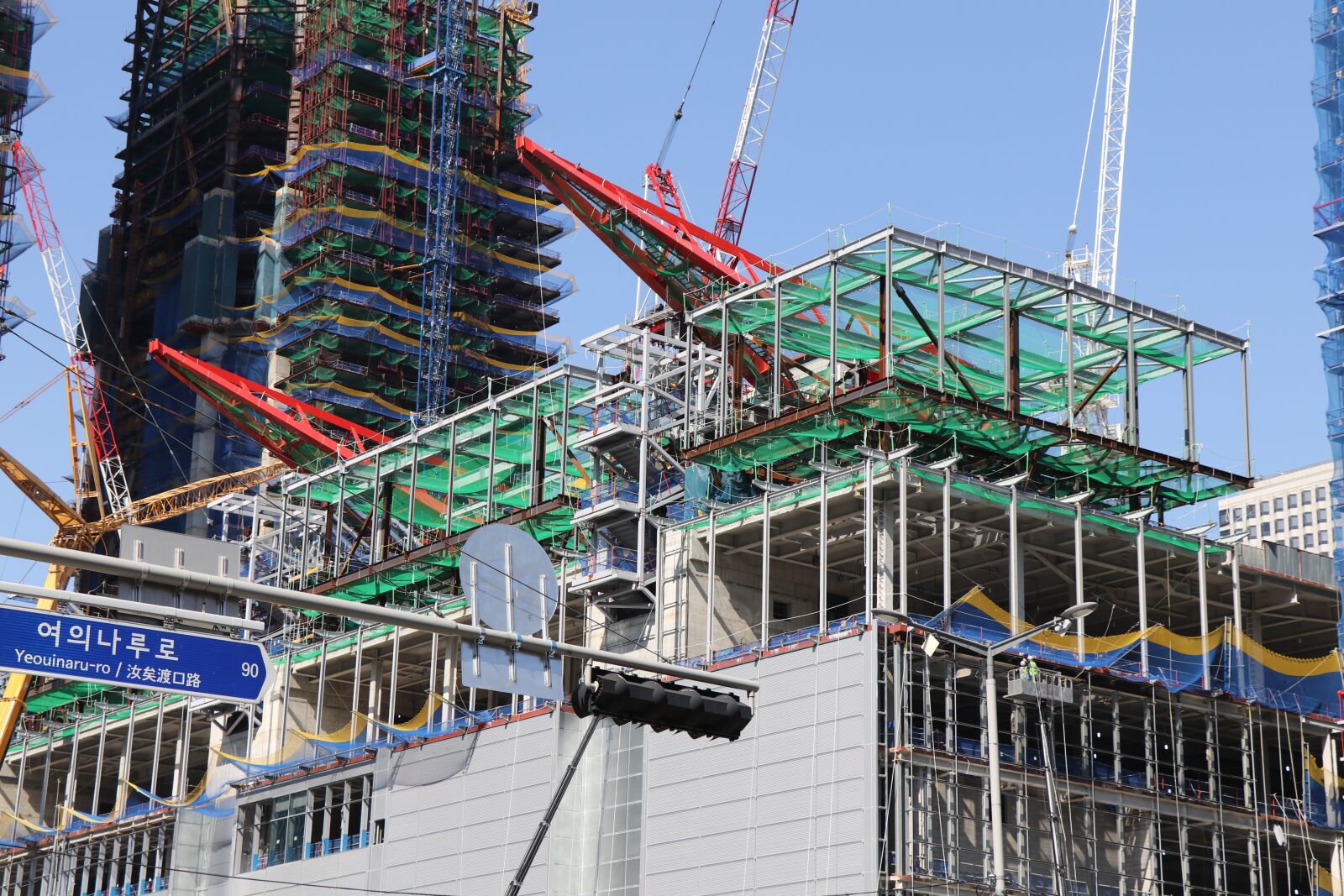 Canon EF-S 18-135mm F3.5-5.6 IS USM sample photo. Yeouido, parc1, construction photography