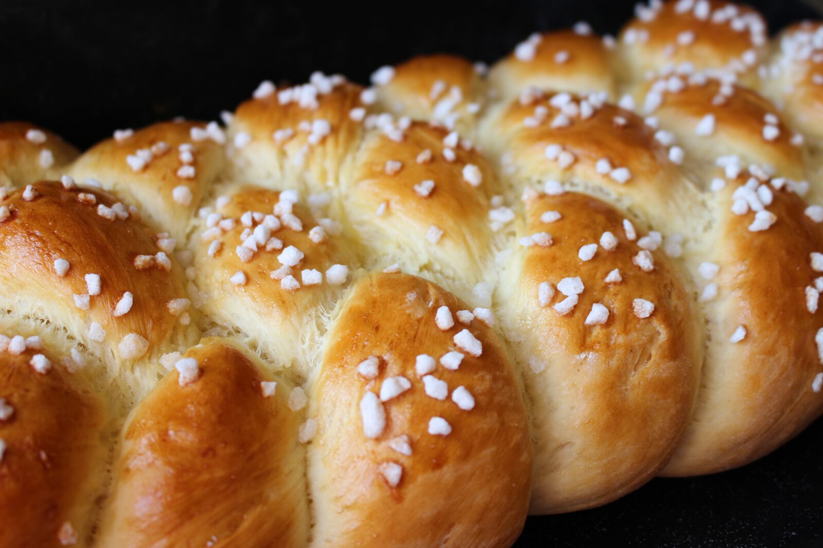 Canon EOS 100D (EOS Rebel SL1 / EOS Kiss X7) sample photo. Brioche, bread, bakery photography